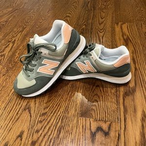New Balance women’s sneakers